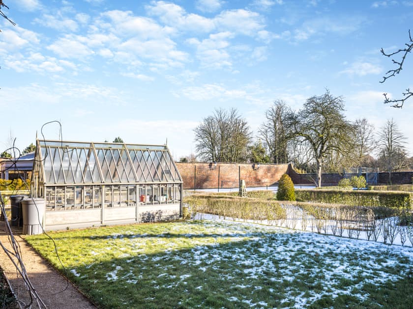 Garden and grounds | Cheshire Barns- Peartree Cottage - Cheshire Barns, Antrobus, near Northwich