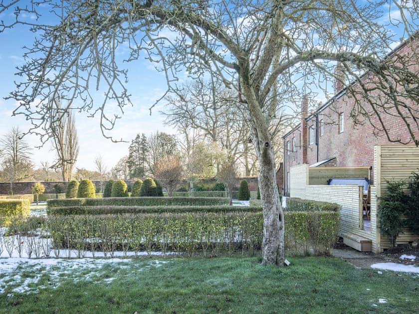 Garden and grounds | Cheshire Barns- Peartree Cottage - Cheshire Barns, Antrobus, near Northwich