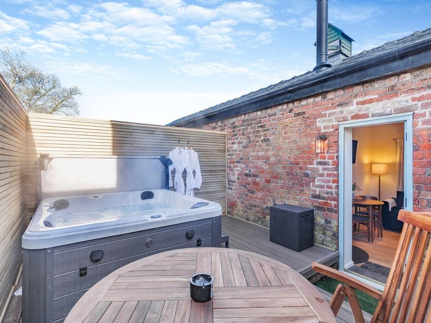 Hot tub | Rose Cottage - Cheshire Barns, Antrobus, near Northwich