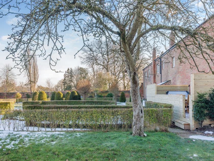 Garden and grounds | Rose Cottage - Cheshire Barns, Antrobus, near Northwich