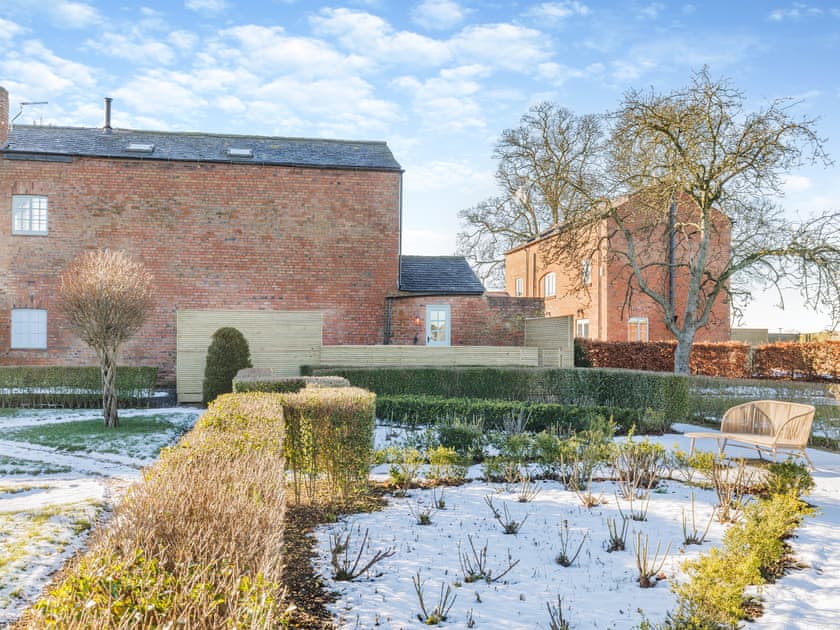 Garden and grounds | Rose Cottage - Cheshire Barns, Antrobus, near Northwich