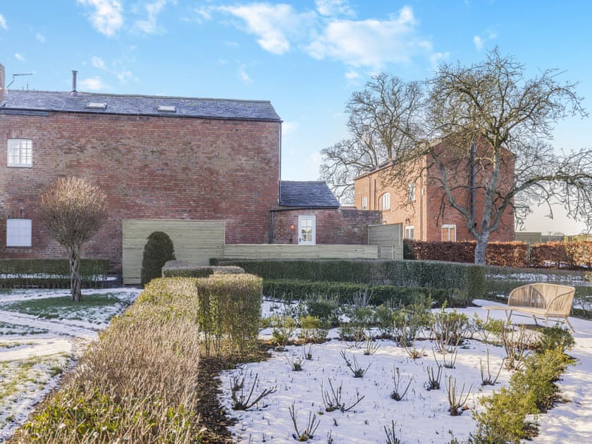 Garden and grounds | Garden Cottage - Cheshire Barns, Antrobus, near Northwich