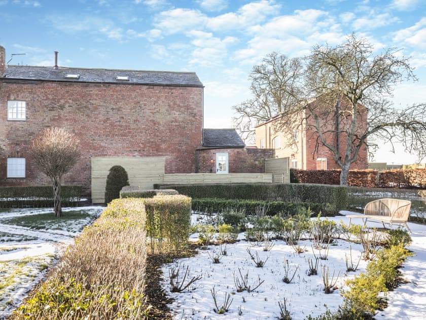 Garden and grounds | Eaton Barn - Cheshire Barns, Antrobus, near Northwich