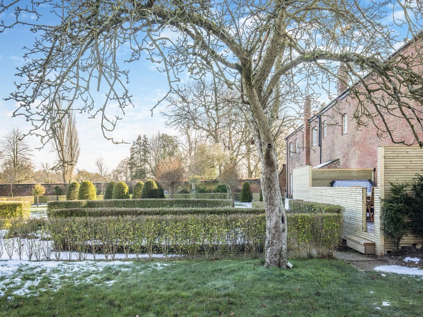 Garden and grounds | Eaton Barn - Cheshire Barns, Antrobus, near Northwich
