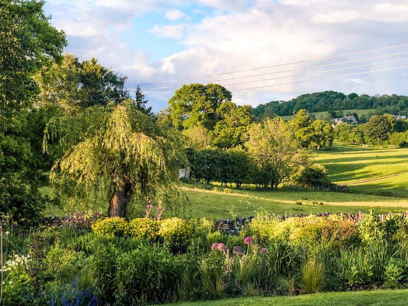 Garden and grounds | The Old Pool House, Sevenhampton, near Cheltenham