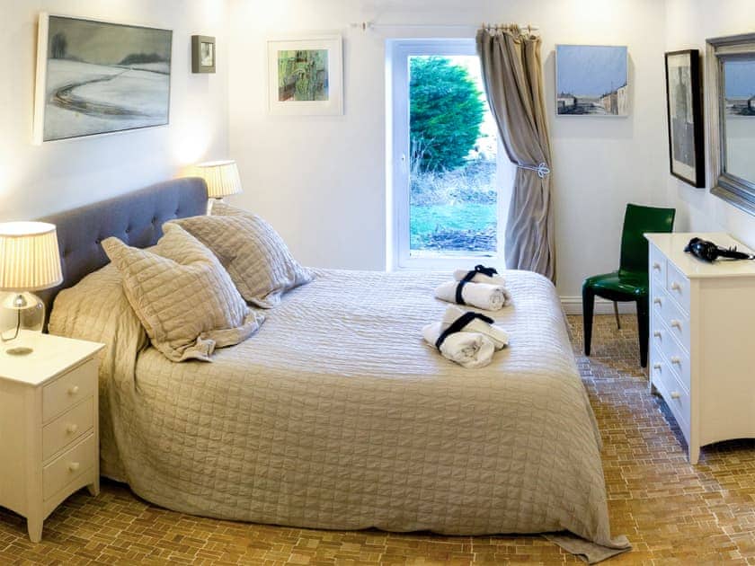 Double bedroom | The Old Pool House, Sevenhampton, near Cheltenham