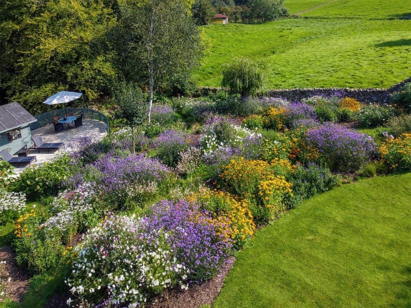 Garden and grounds | The Old Pool House, Sevenhampton, near Cheltenham