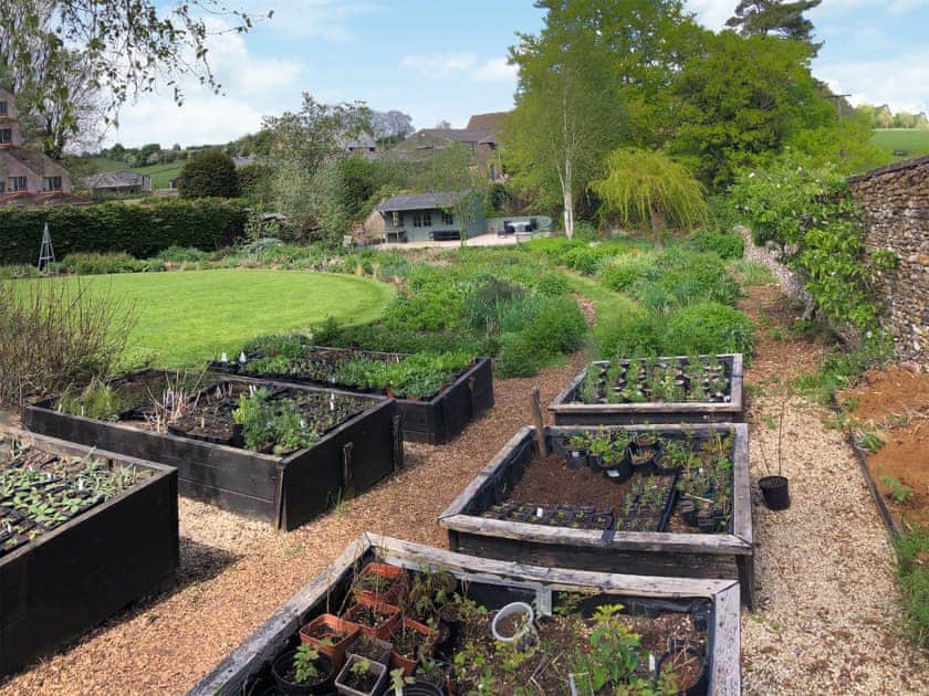 Garden and grounds | The Old Pool House, Sevenhampton, near Cheltenham