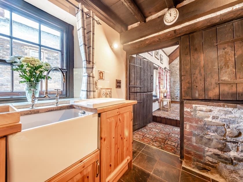 Kitchen | Yr Hen Efail, Abergorlech