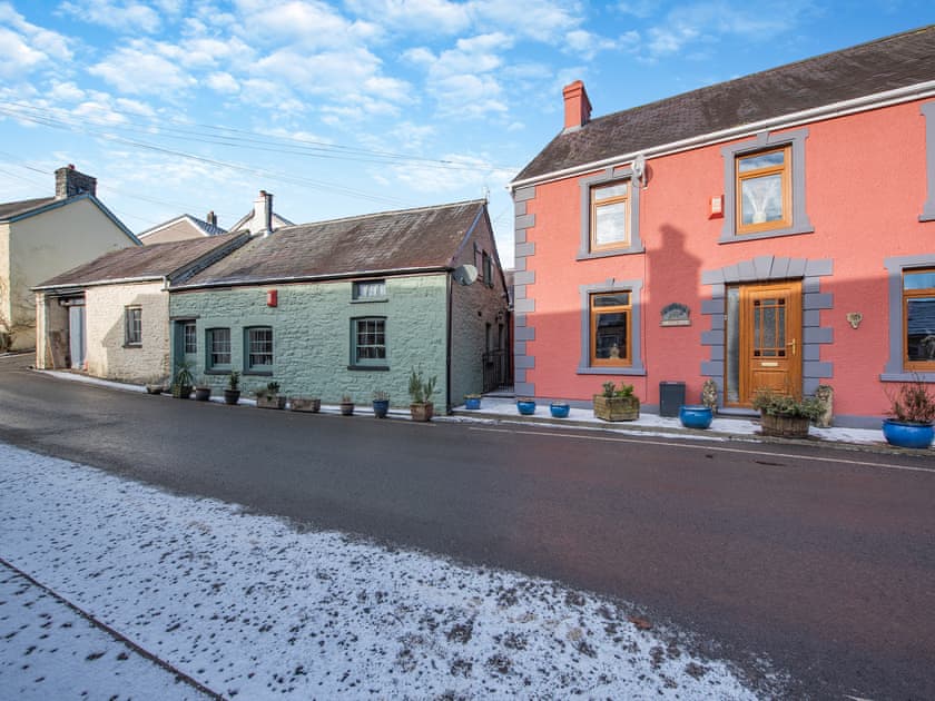 Exterior | Yr Hen Efail, Abergorlech