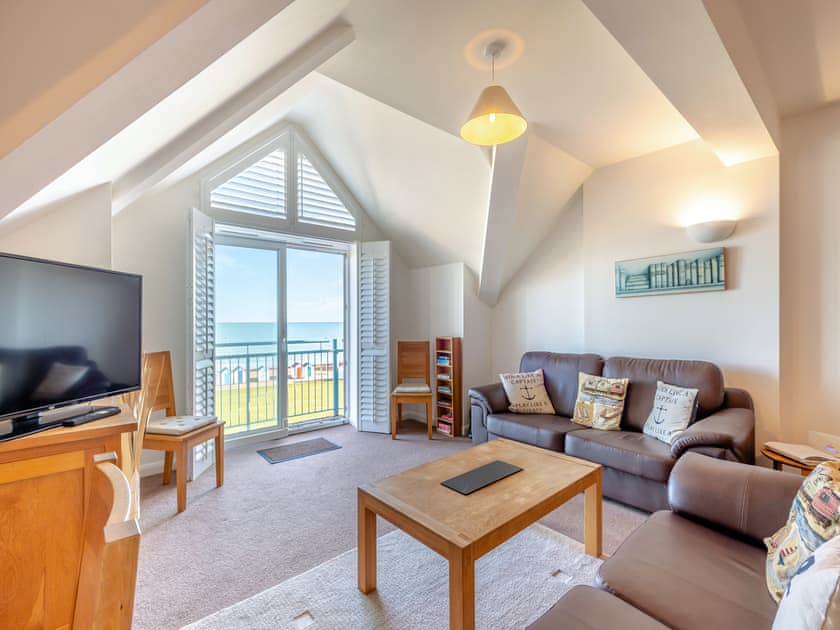 Light and airy living area | 11 Belvedere Court - Belvedere Court, Paignton