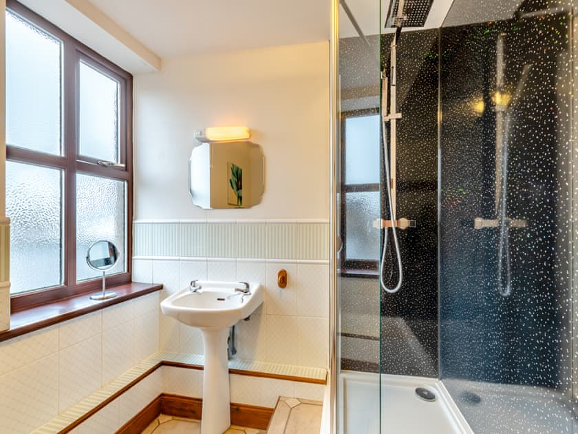 Bathroom | The Old Drapery - The Old Drapery Apartments, Haltwhistle
