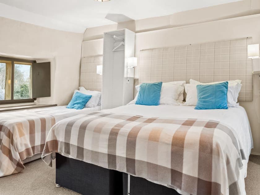 Triple bedroom | The Old Angel, Winster