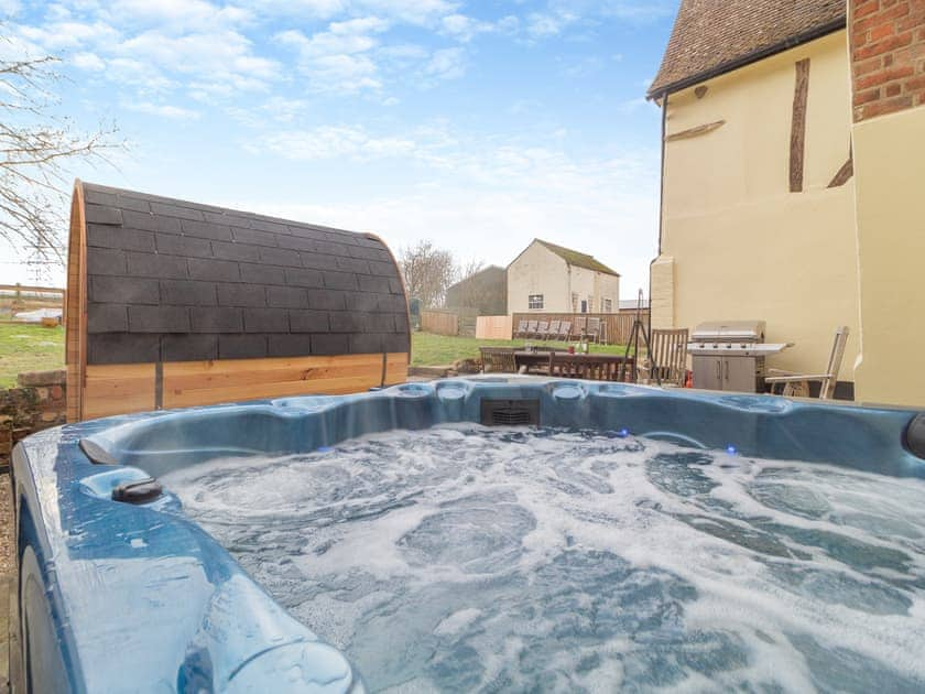 Hot tub | Sycamore Farm, Ipswich