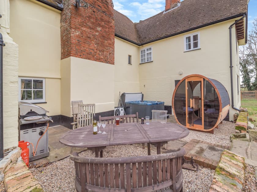 Outdoor eating area | Sycamore Farm, Ipswich