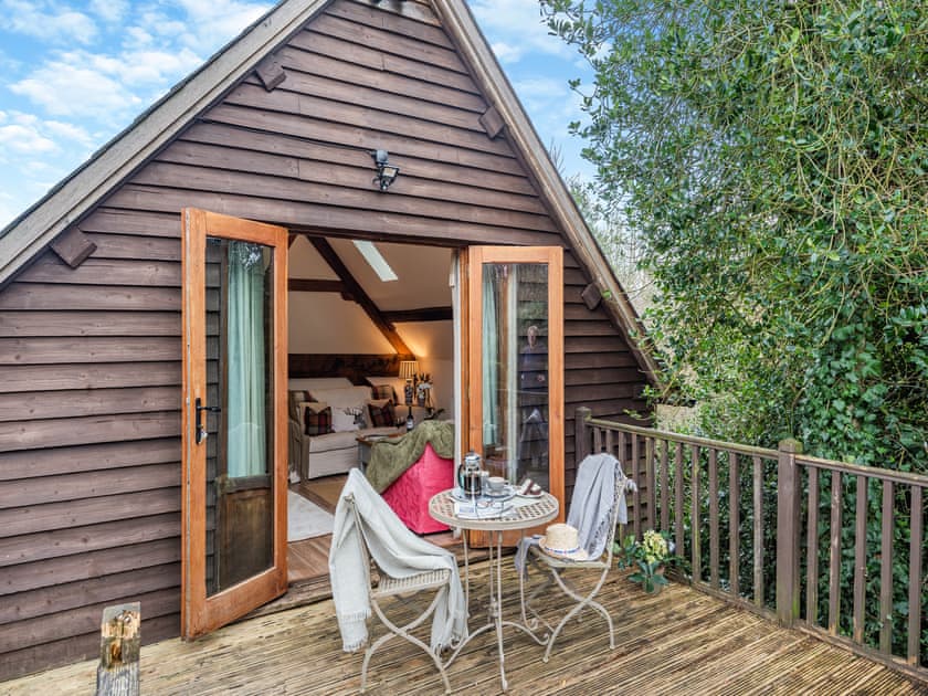 Sitting-out-area | Jinney Ring, Ocle Pychard