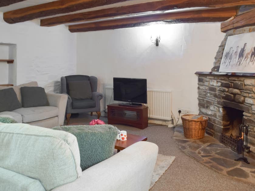 Living room/dining room | Ty Ceffylau - Cwmiar Holiday Cottages, Llanllwni