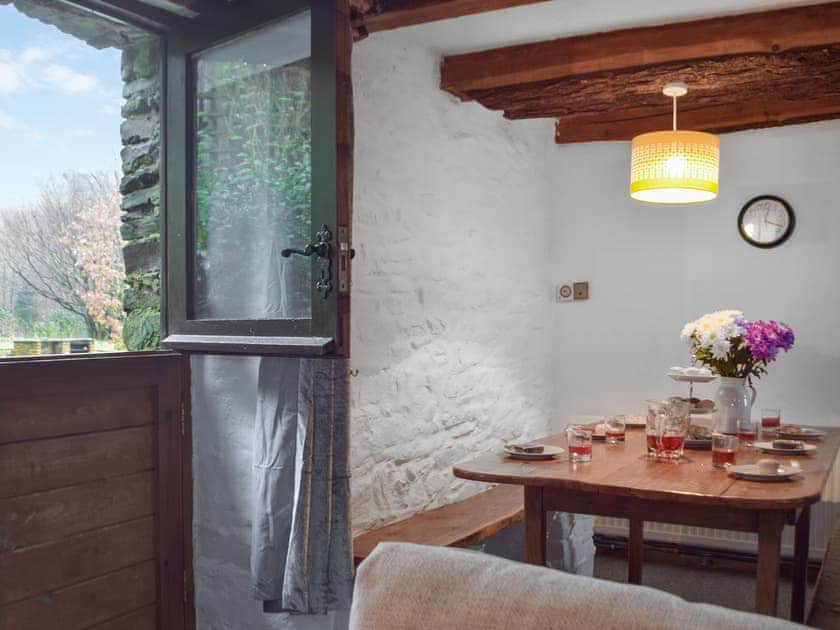 Dining Area | Ty Ceffylau - Cwmiar Holiday Cottages, Llanllwni