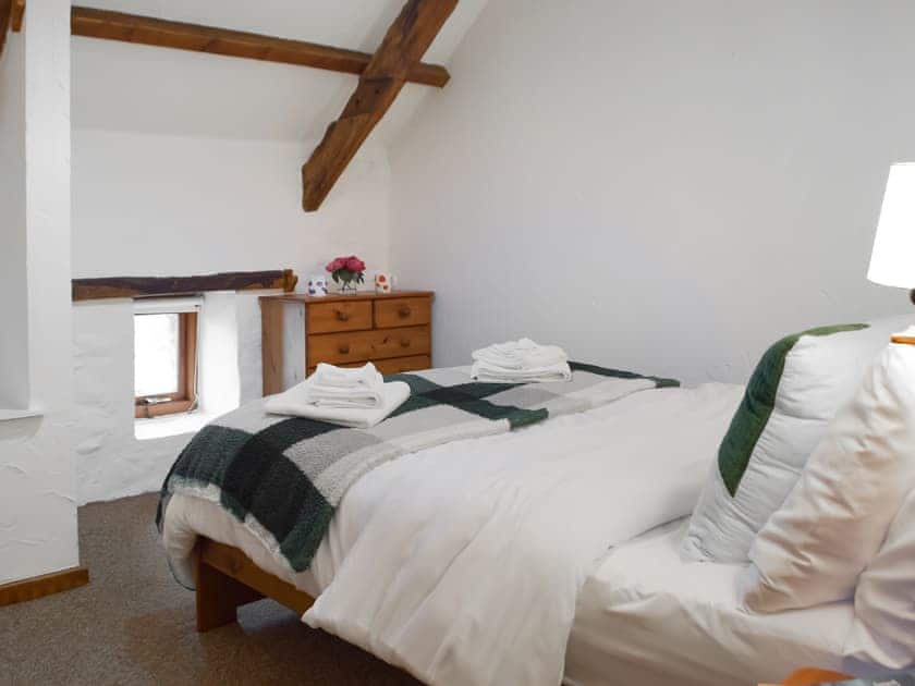 Double bedroom | Ty Ceffylau - Cwmiar Holiday Cottages, Llanllwni