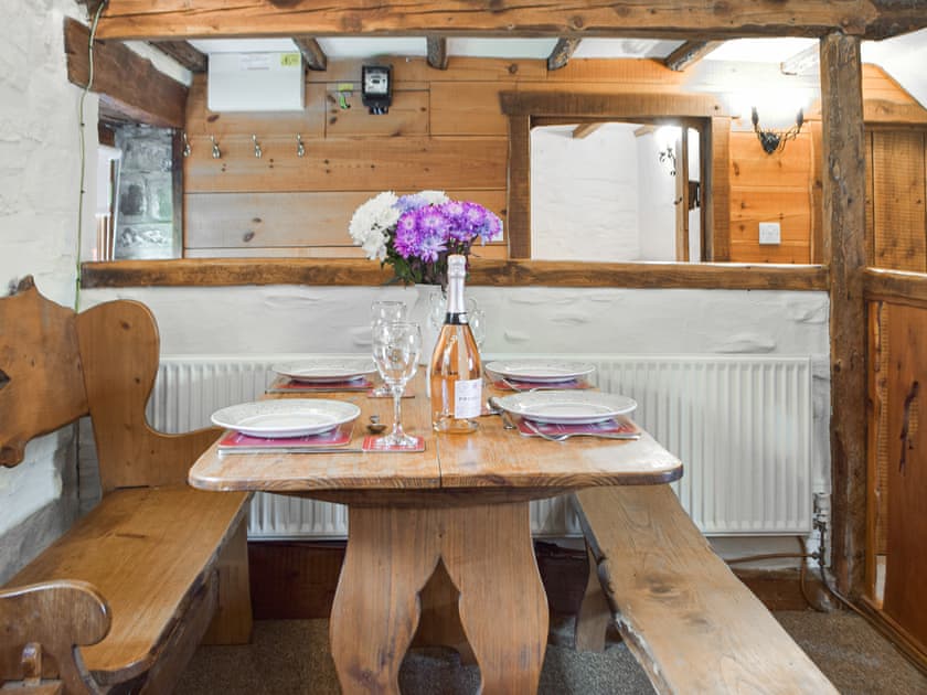 Dining Area | Ty Tarw - Cwmiar Holiday Cottages, Llanllwni