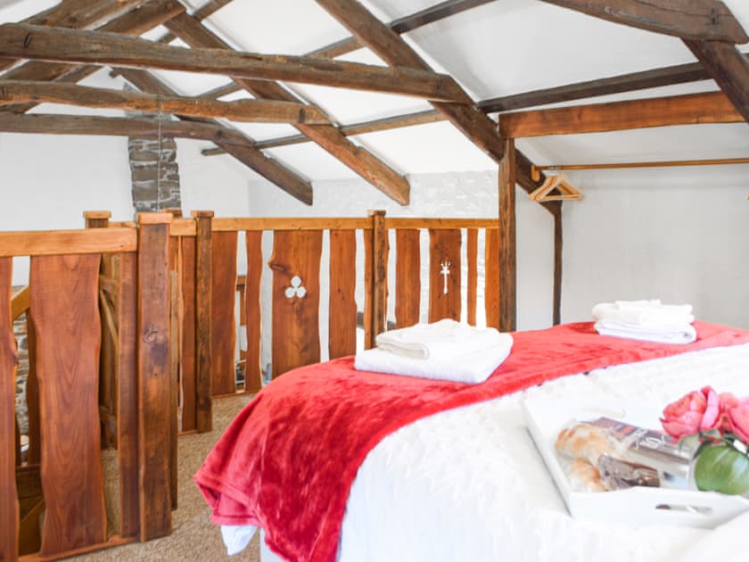 Double bedroom | Ty Tarw - Cwmiar Holiday Cottages, Llanllwni