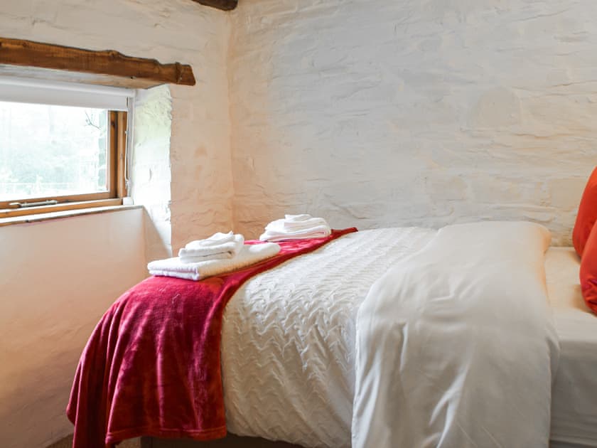 Double bedroom | Ty Tarw - Cwmiar Holiday Cottages, Llanllwni