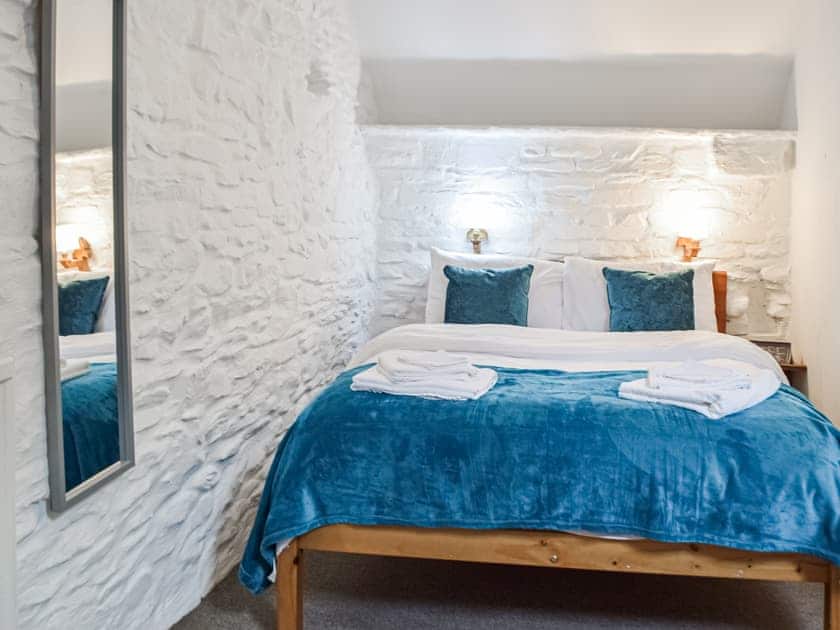 Double bedroom | Y Beudy - Cwmiar Holiday Cottages, Llanllwni