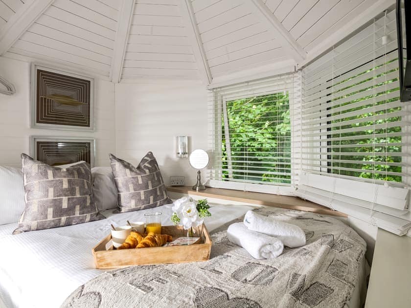 Double bedroom | Honeycombe Treehouse - The Vineyard, Blandford Forum