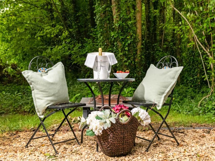 Outdoor eating area | Honeycombe Treehouse - The Vineyard, Blandford Forum