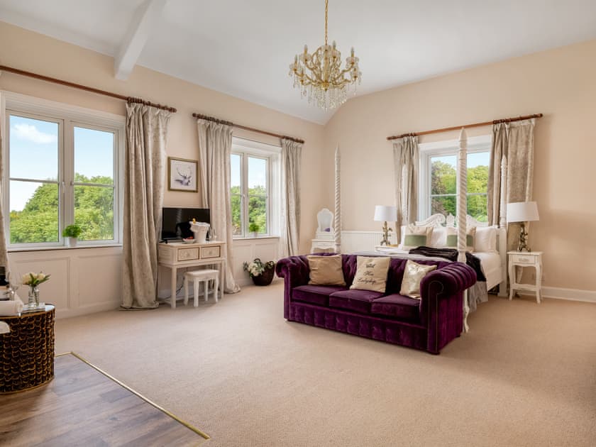Luxurious double bedroom with roll top bath and en-suite | Downwood Vineyard, Blandford