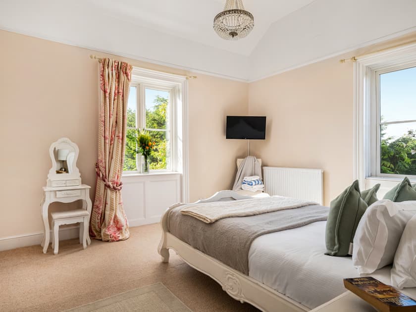Comfortable double bedroom | Downwood Vineyard, Blandford