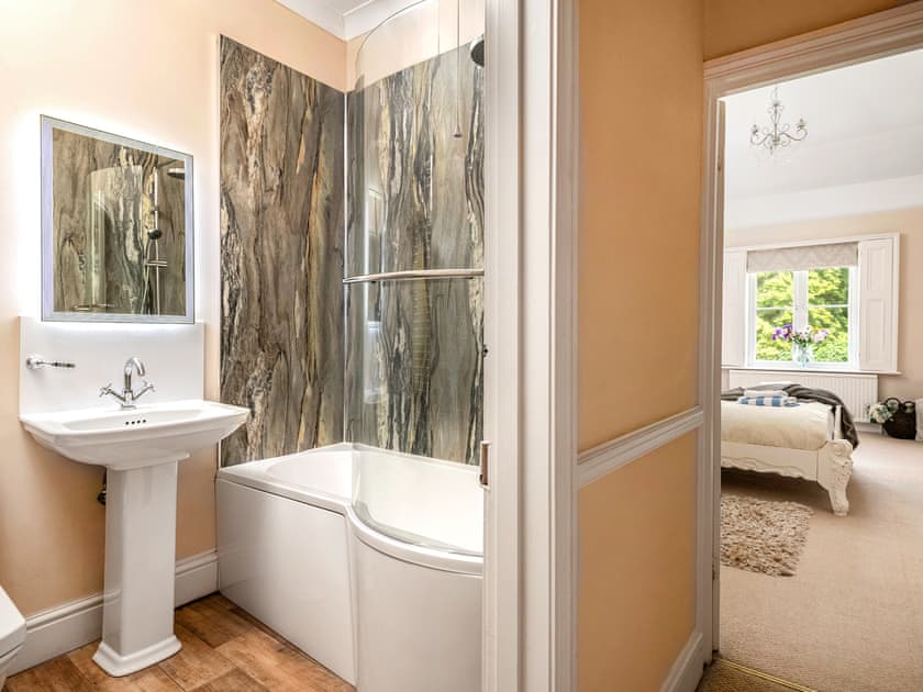 Charming en-suite bathroom | Downwood Vineyard, Blandford