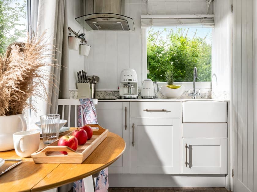 Well presented studio style accommodation | Art Studio - Downwood, Near Blandford Forum