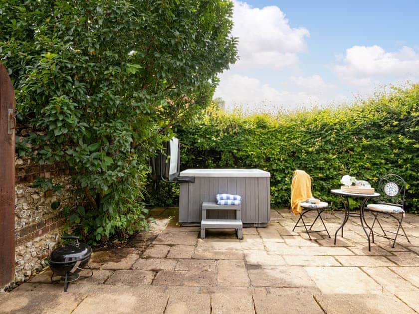 Hot tub | Snowdrop - The Vineyard, Blandford Forum
