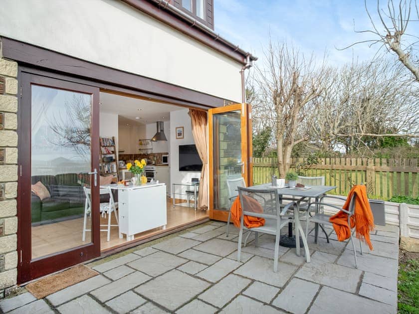 Outdoor eating area | Candles Cottage, Cubert, near Newquay