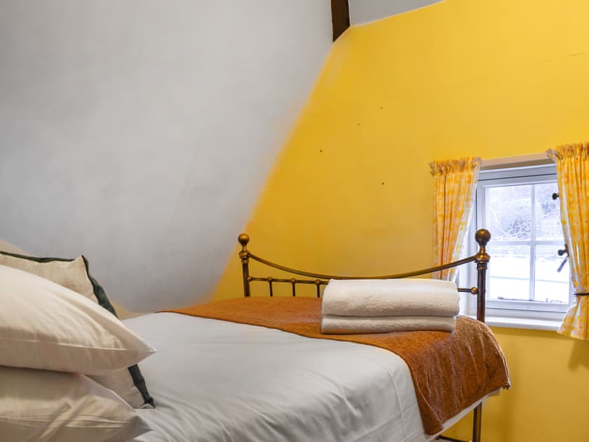 Double bedroom | Smugglers Cottage, New Milton