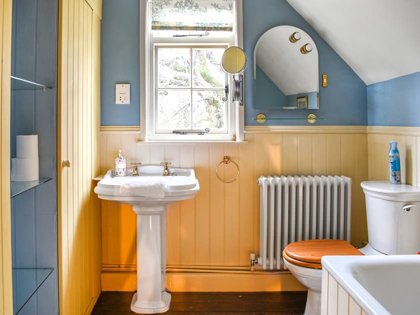Bathroom | Smugglers Cottage, New Milton