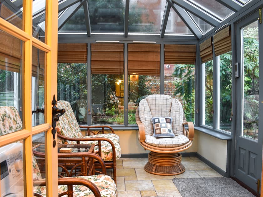 Sun room | Smugglers Cottage, New Milton