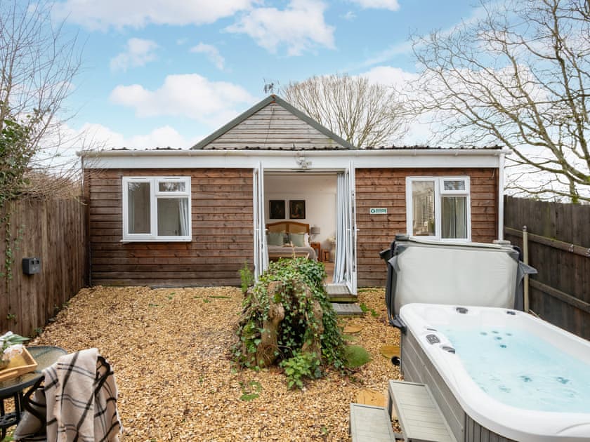 Hot tub | Downwood- Meadow Cottage - Downwood, Near Blandford Forum