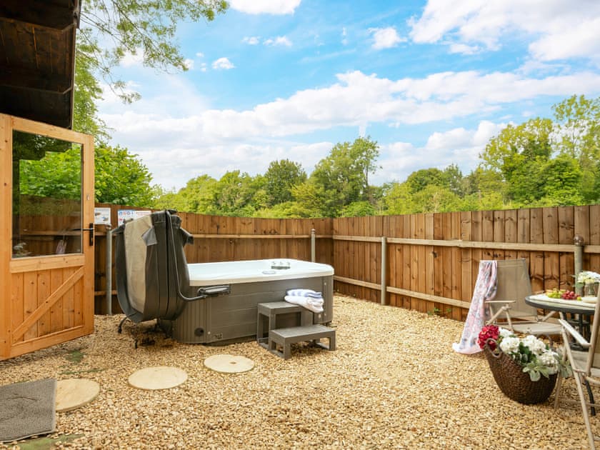 Hot tub | Hazel Cottage - Downwood, Near Blandford Forum