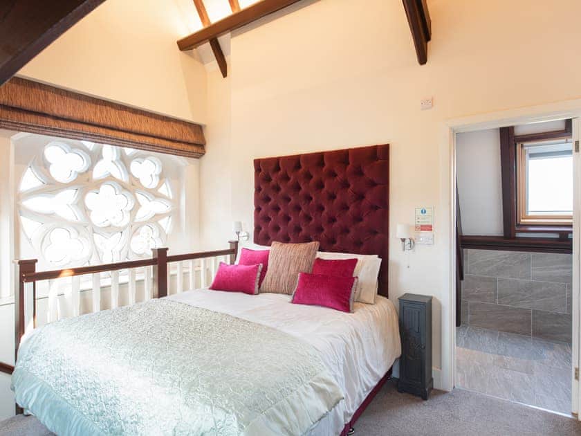 Kingsize bedroom  | The Old School House 1 - The Old School House Accommodation, Burwarton, near Bridgnorth 