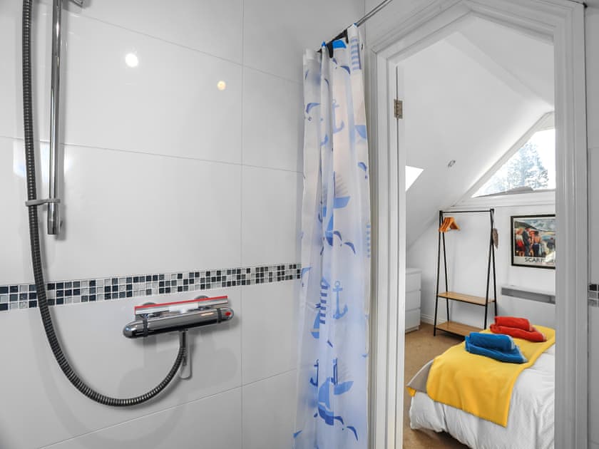 Bathroom | The Lodge, Carlyon Bay