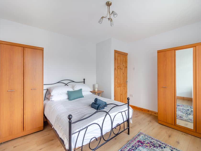 Double bedroom | Ty Cwtch, Seven Sisters Neath, near Swansea