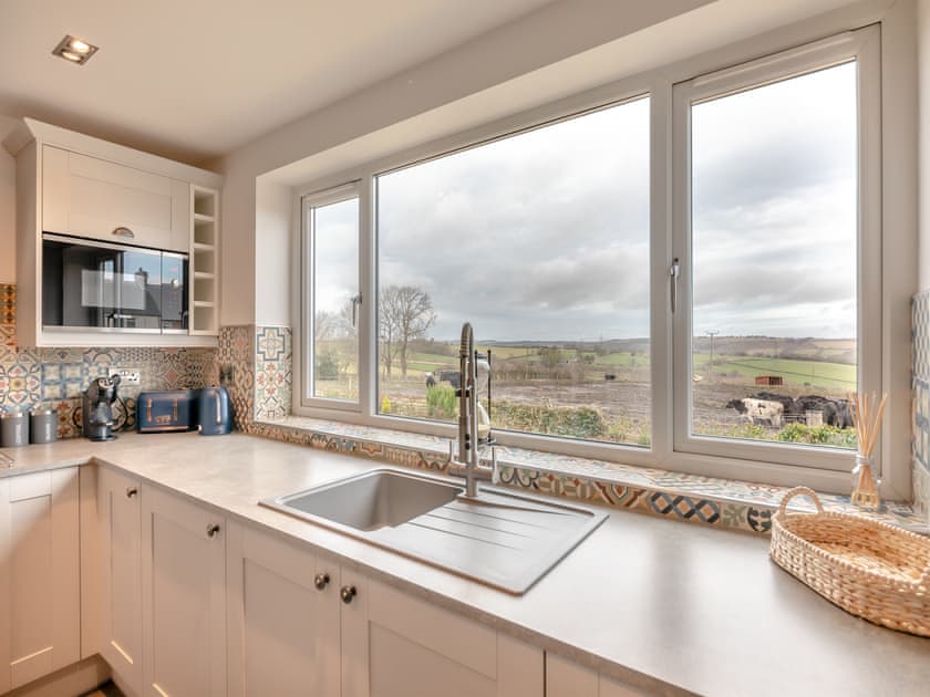 Kitchen area | Wynmine Cottage, Quebec