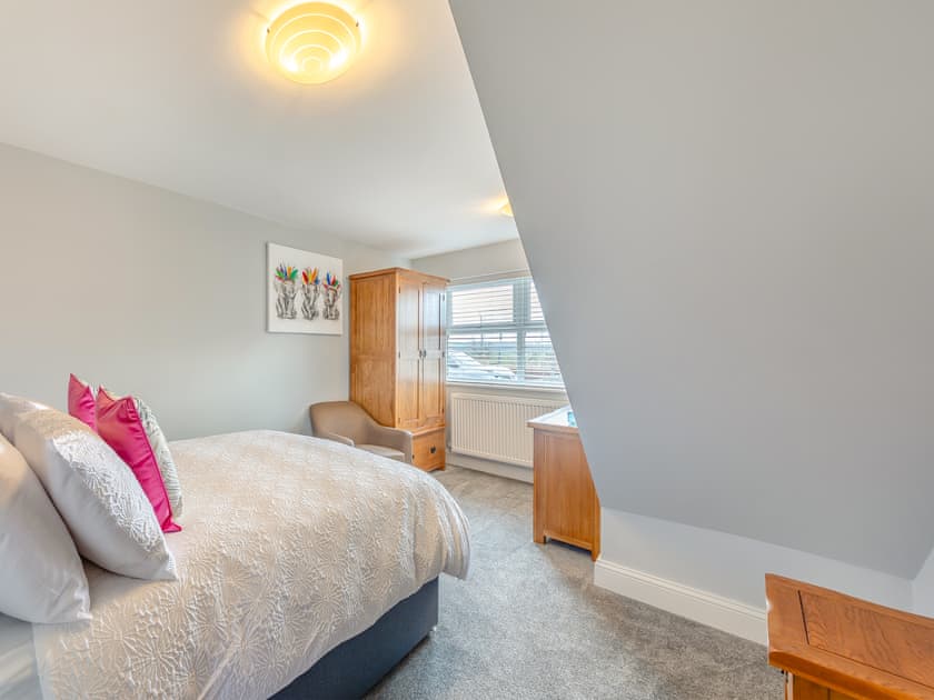 Double bedroom | Wynmine Cottage, Quebec