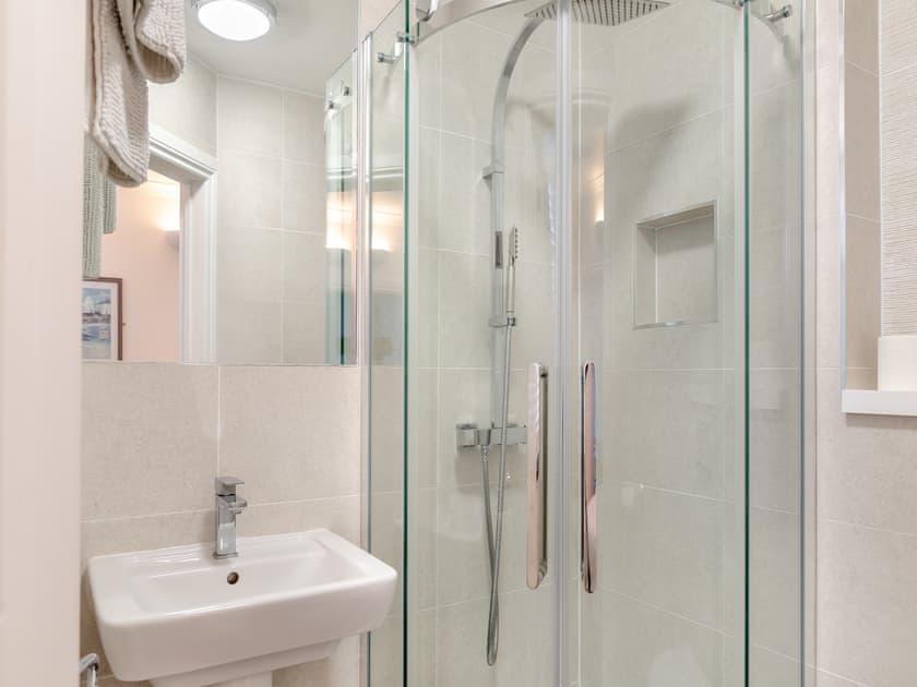 En-suite | 5 Vista Apartments, Goodrington, near Paignton