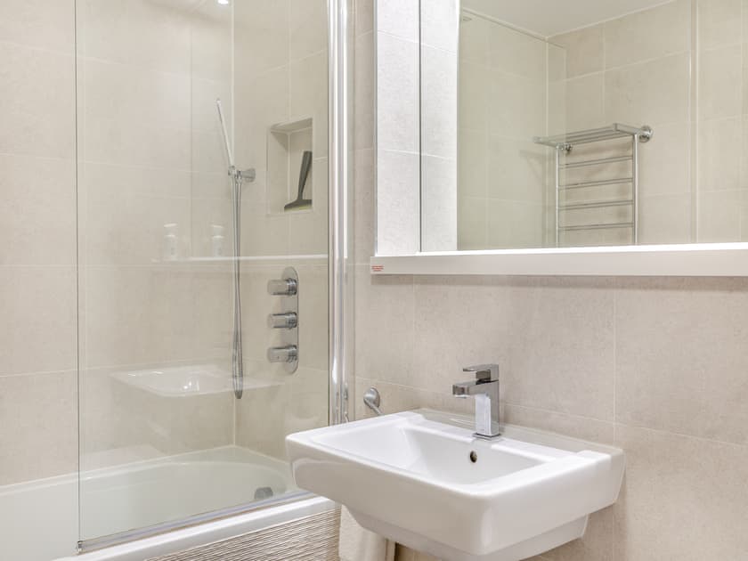 Bathroom | 5 Vista Apartments, Goodrington, near Paignton