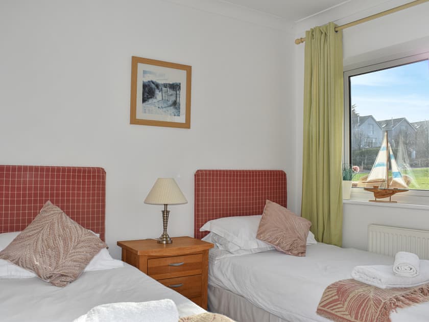 Twin bedroom | Cape 4, Norton