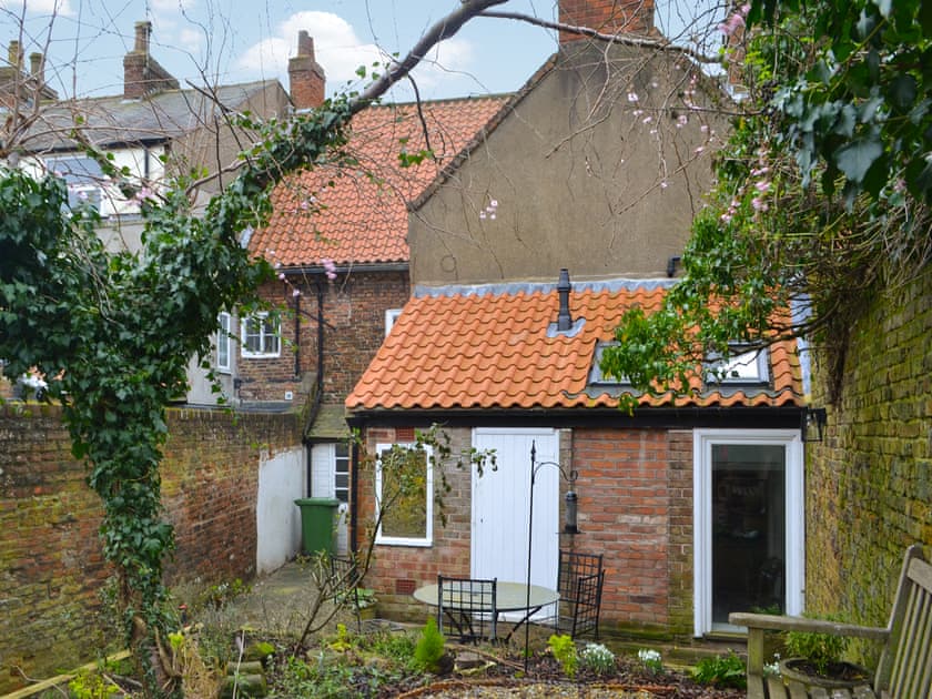 Sitting-out-area | Craven House, Bridlington