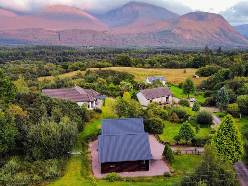 Setting | Dontra Log Chalet 1 - Dontra Log Chalets, Banavie, near Fort William